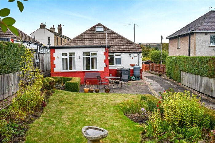2 Bedroom Bungalow For Sale In Warren Lane, Bingley, West Yorkshire, BD16