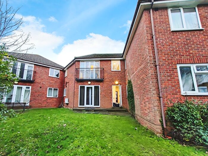 1 Bedroom Flat For Sale In Cippenham Lane, Slough, SL1