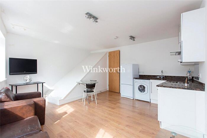 1 Bedroom Apartment To Rent In Finchley Road, Golders Green, London, NW11
