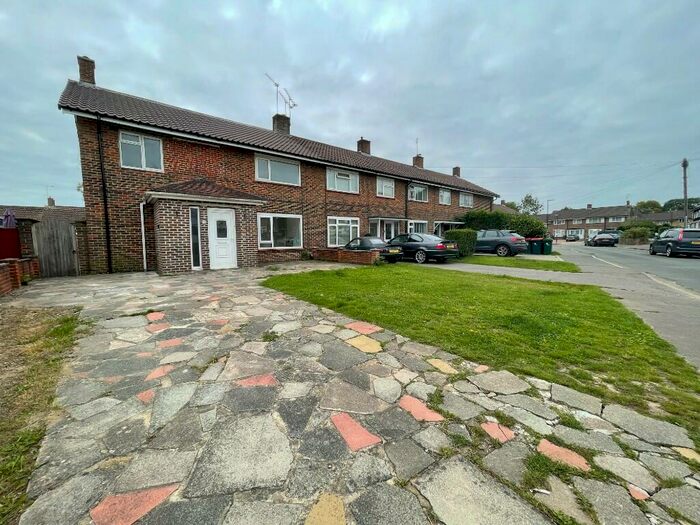 4 Bedroom End Of Terrace House To Rent In Hawkins Road, Crawley, West Sussex, RH10