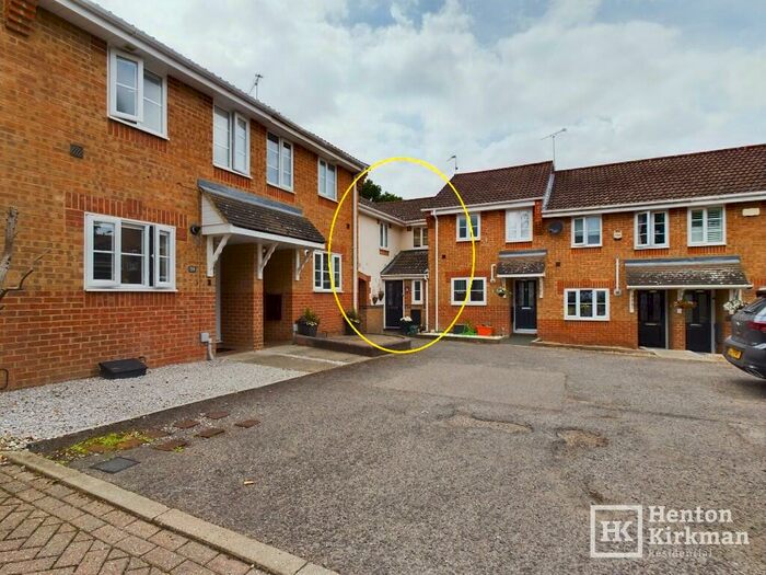 3 Bedroom End Of Terrace House To Rent In Whitesmith Drive, Billericay, Essex, CM12