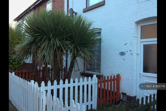 3 Bedroom Terraced House To Rent In Railway Houses, Hull, HU3
