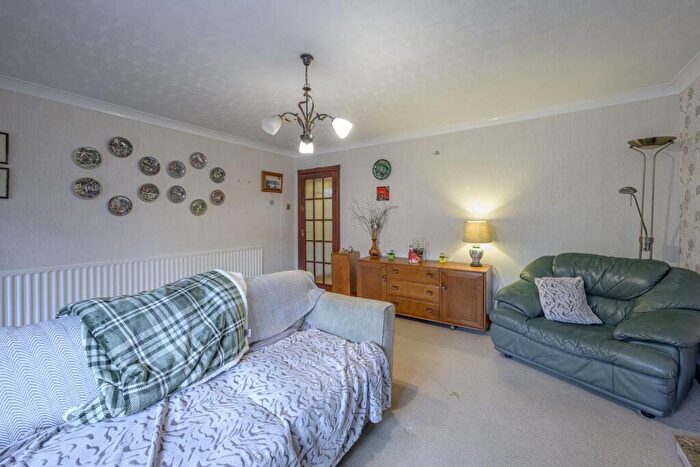 3 Bedroom Link Detached House For Sale In St. Andrews Close, Dudley, DY3
