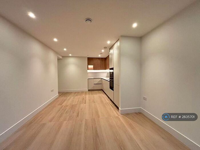 2 Bedroom Flat To Rent In Bow View Apartments, London, E3