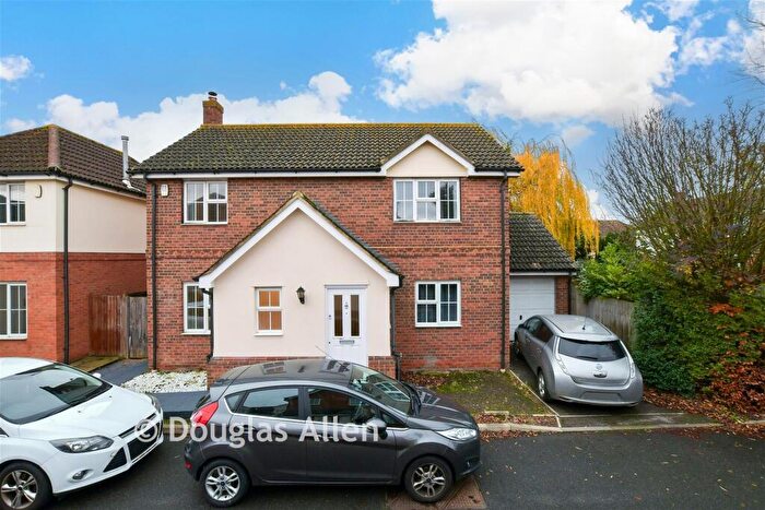 4 Bedroom Detached House For Sale In Burleigh Close, Romford, Essex, RM7