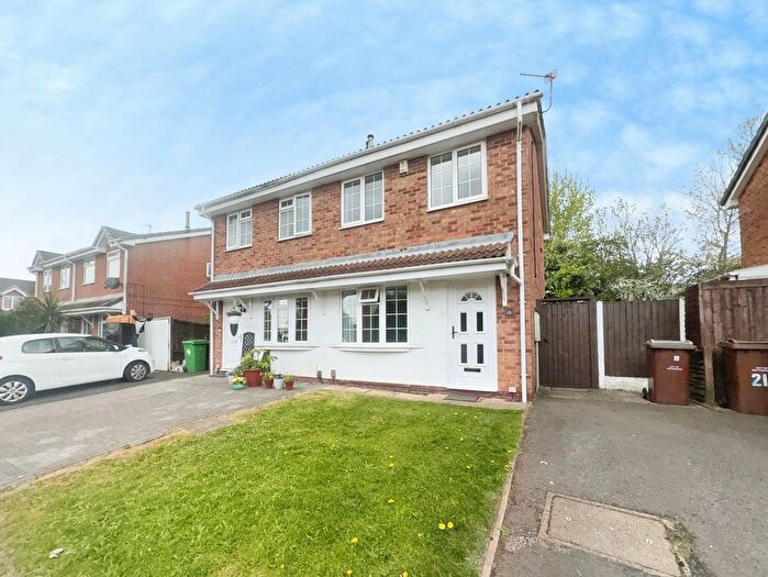 2 Bedroom Semi-Detached House For Sale In York Drive, Nottingham, NG8