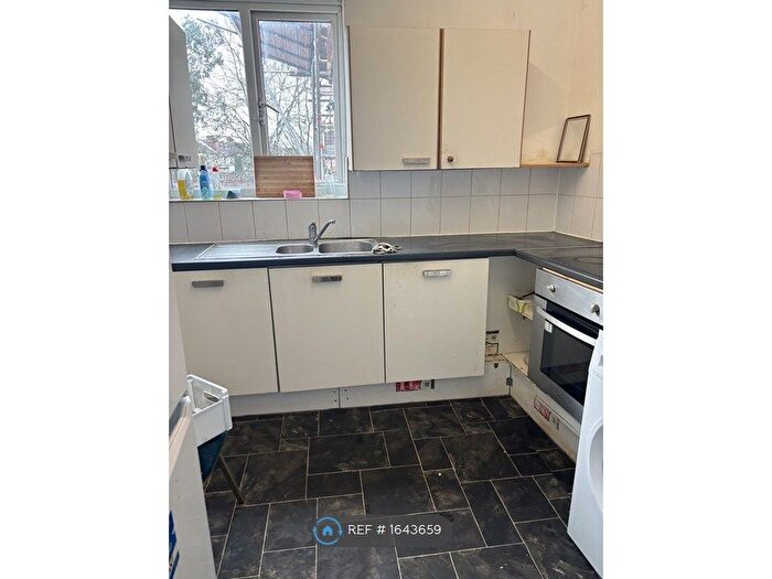 3 Bedroom Flat To Rent In Station Road, Harrow, HA1