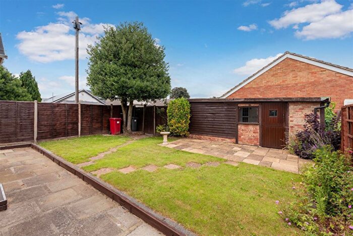 3 Bedroom Detached Bungalow For Sale In Royston Way, Burnham, Slough, SL1