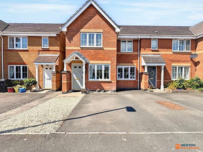 3 Bedroom Terraced House For Sale In Hampton Close, Coalville, LE67