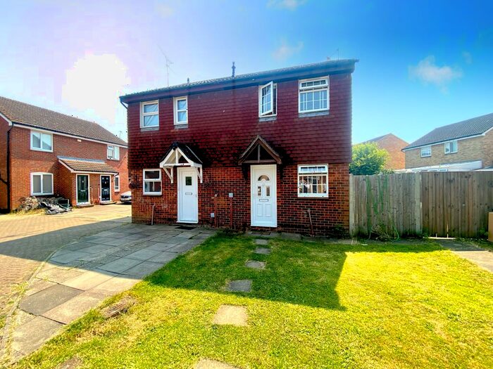 2 Bedroom Property To Rent In Busbridge Road, Snodland, Kent, ME6