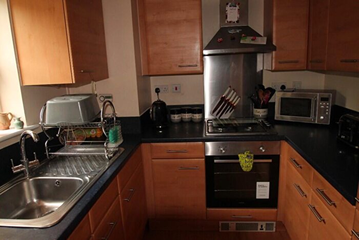 2 Bedroom Flat To Rent In Sandpiper Close, Greenhithe, Kent, DA9