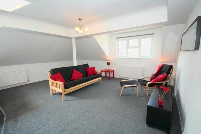 2 Bedroom Flat To Rent In Abigail House, Hazelgrove Road, Haywards Heath, RH16