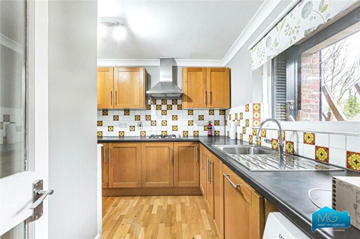 3 Bedroom Apartment To Rent In Old Farm Road, East Finchley, London, N2