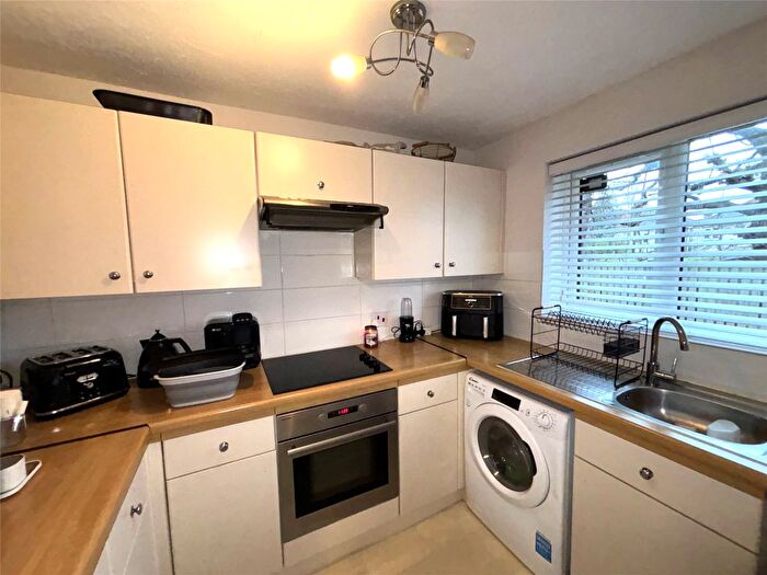 2 Bedroom Flat To Rent In Chartwell Gardens, Cheam, Sutton, SM3