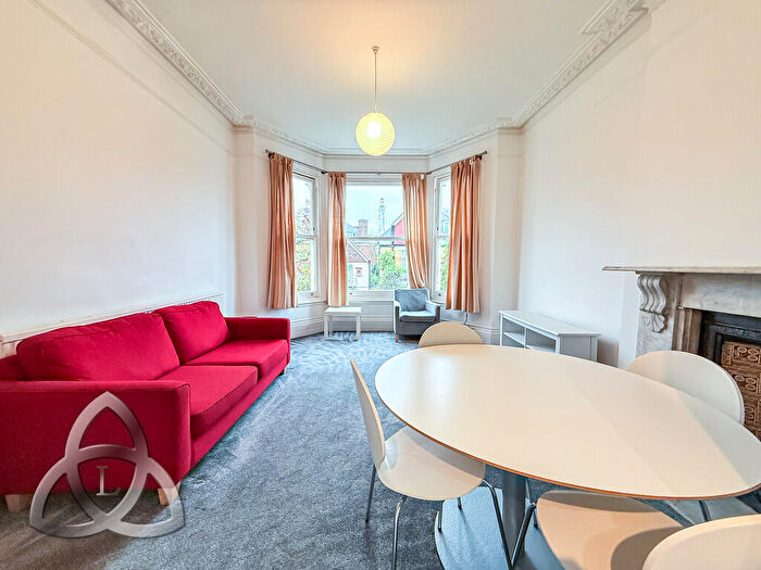 1 Bedroom Apartment To Rent In Priory Road, West Hampstead, NW6