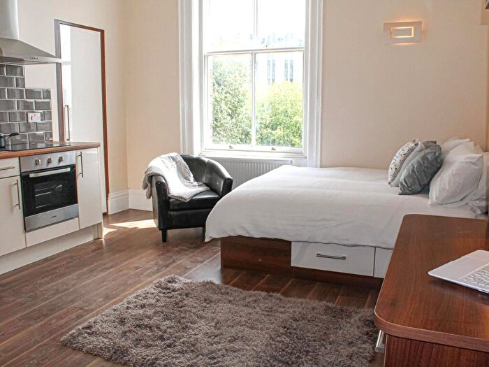 Apartment To Rent In Apt, Clarendon House #, LS2