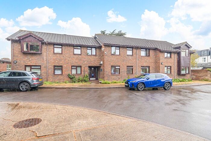 2 Bedroom Flat To Rent In Clarence Court, Clarence Road, Windsor, SL4