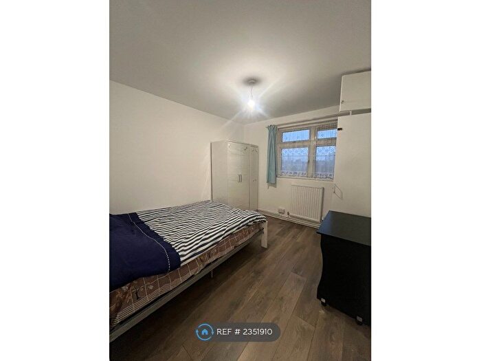 2 Bedroom Flat To Rent In Calcraft House, London, E2