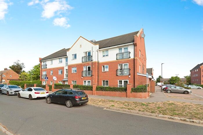 1 Bedroom Apartment For Sale In Powell Road, Basildon, SS15