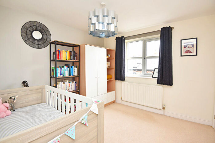 3 Bedroom Semi-Detached House For Sale In Wharfedale Avenue, Harrogate, HG2