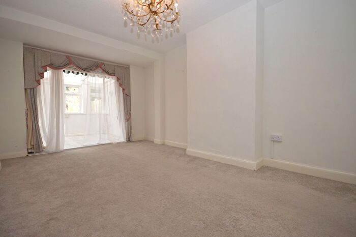 3 Bedroom Terraced House To Rent In Collinwood Gardens, Ilford, IG5