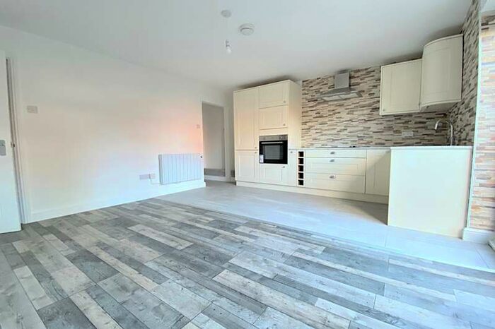 1 Bedroom Apartment To Rent In Woodmill Lane, Southampton, SO18