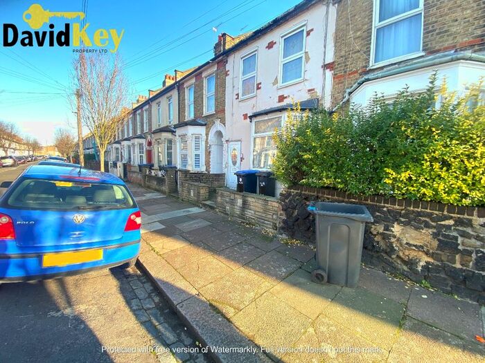 5 Bedroom End Of Terrace House To Rent In Hawthorn Road, London N18