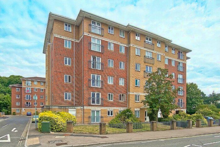 2 Bedroom Apartment To Rent In Chapter House, Farnborough, GU14