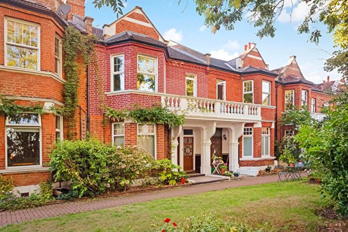 3 Bedroom Apartment For Sale In Lawrie Park Road, Sydenham, London, SE26