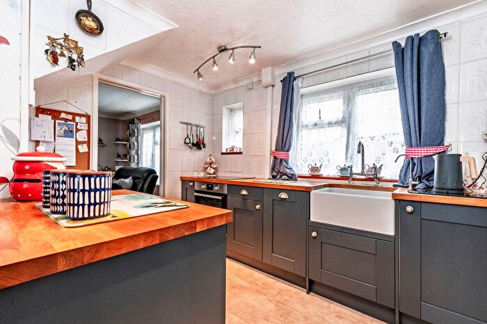 3 Bedroom End Terrace House For Sale In Wheat Close, Broadwell, GL56