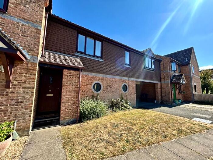 2 Bedroom Maisonette To Rent In Bowers Close, Burpham, Guildford, GU4