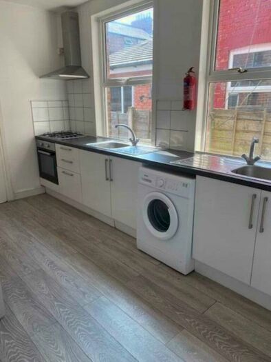 6 Bedroom Terraced House To Rent In Cawdor Road, Fallowfield, M14