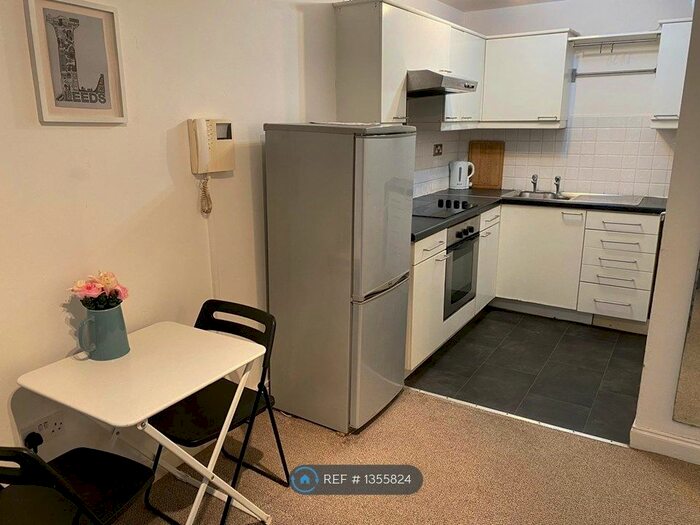 1 Bedroom Flat To Rent In Briggate, Leeds, LS1