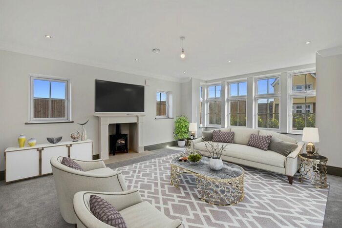 6 Bedroom Detached House To Rent In Doesgate Lane, Bulphan, RM14