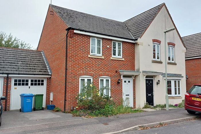 3 Bedroom Semi Detached House To Rent In Goddards Close, Farnborough, GU14