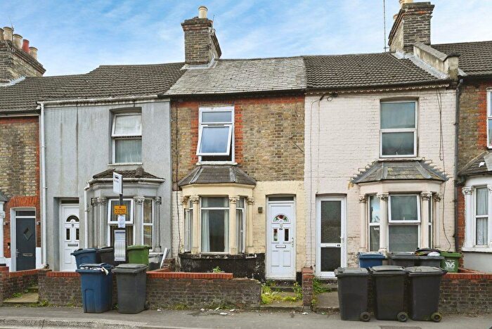 2 Bedroom Terraced House For Sale In Green Street, High Wycombe, HP11