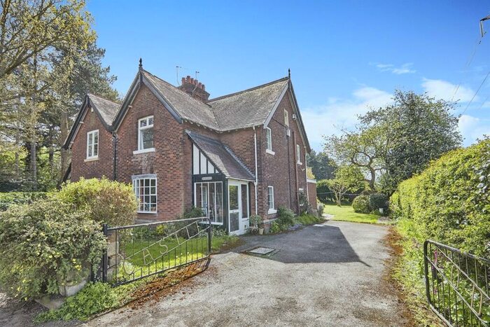 3 Bedroom Semi-Detached House For Sale In Bridle Gate Lane, Alvaston, Derby, DE24