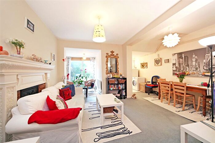 1 Bedroom Flat To Rent In Stormont Road, Battersea, SW11