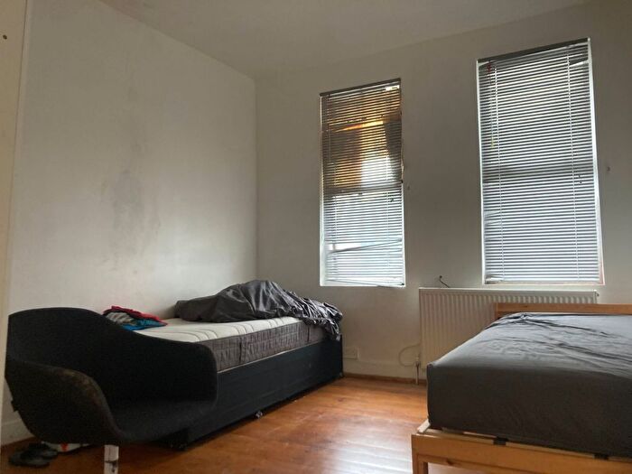 1 Bedroom Flat To Rent In One-Bedroom Flat To Let, E6