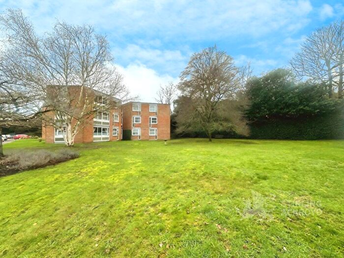 2 Bedroom Apartment To Rent In Heathside, Weybridge, Surrey, KT13