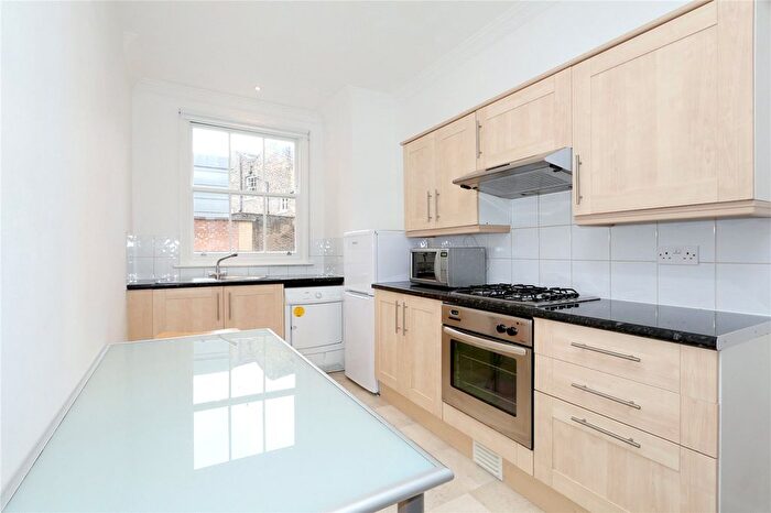 4 Bedroom Flat To Rent In Upper Street, Angel, Islington, London, N1