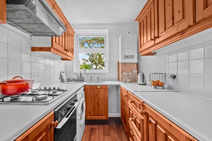 2 Bedroom Flat For Sale In Rosemary Gardens, Palewell, SW14