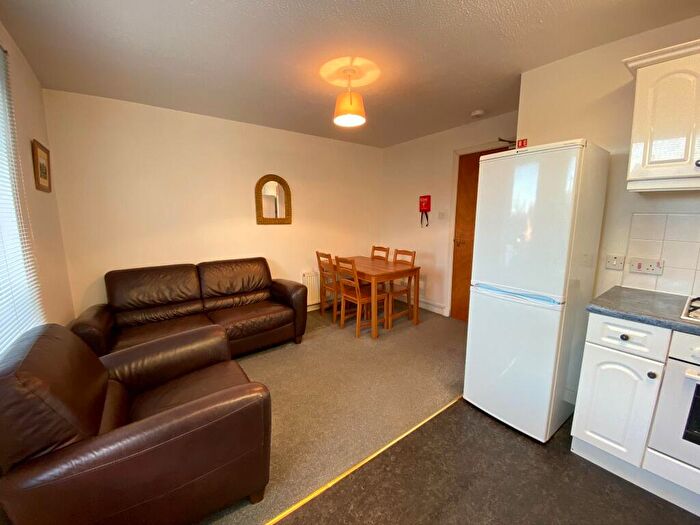 3 Bedroom Flat To Rent In Brown Street, Newington, Edinburgh, EH8