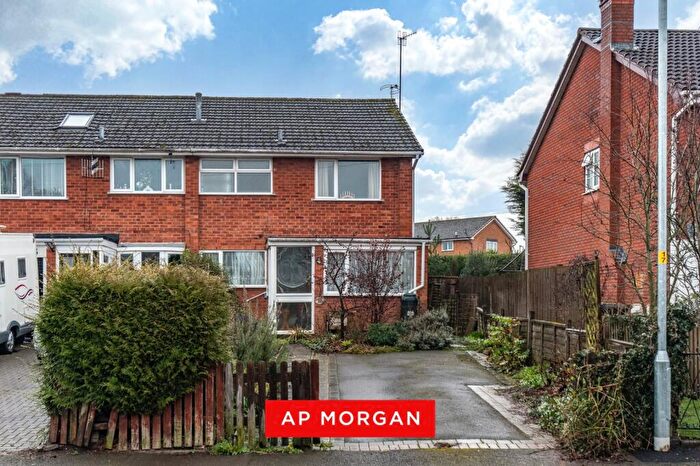 3 Bedroom End Of Terrace House For Sale In Green Lane, Catshill, Bromsgrove, Worcestershire, B61