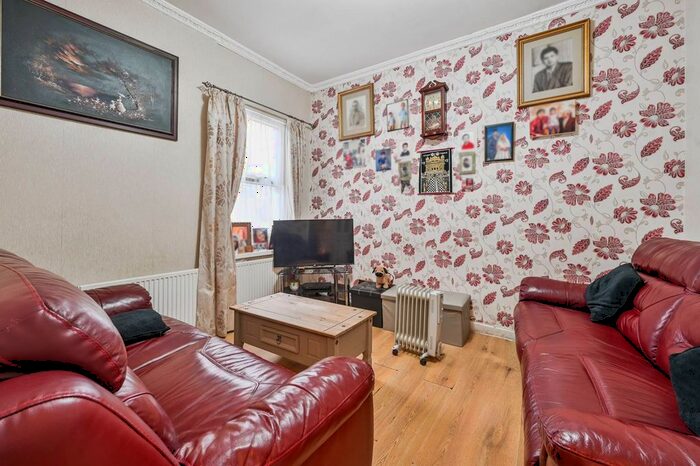 4 Bedroom Semi-Detached House To Rent In Eric Street, Mile End, London, E3