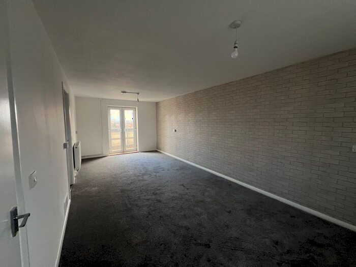 2 Bedroom Flat To Rent In Coopers Walk, Cheshunt, Waltham Cross, EN8