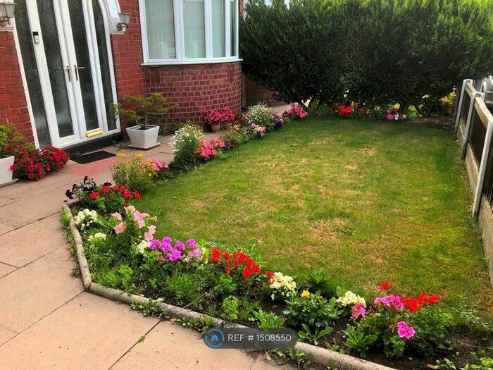 3 Bedroom Semi-Detached House To Rent In Oakway, Manchester, M20