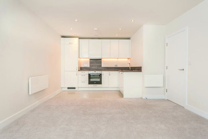 2 Bedroom Apartment To Rent In Montague House, Kennet Island, RG2