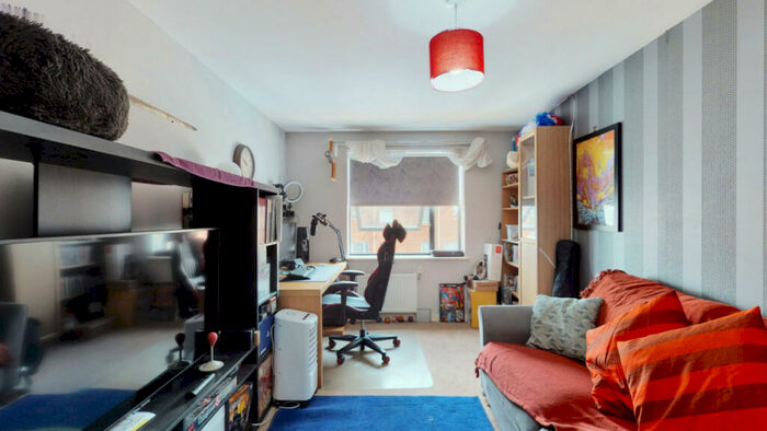 1 Bedroom Flat For Sale In Serpentine Close, Chadwell Heath, RM6