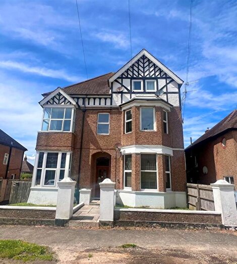 2 Bedroom Flat For Sale In St Davids Avenue, Bexhill On Sea, TN40